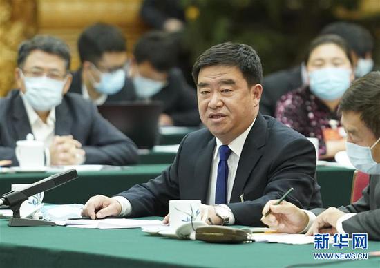 5月22日，全國人大代表薛志國參加內(nèi)蒙古代表團(tuán)的審議并發(fā)言。新華社記者 黃敬文 攝